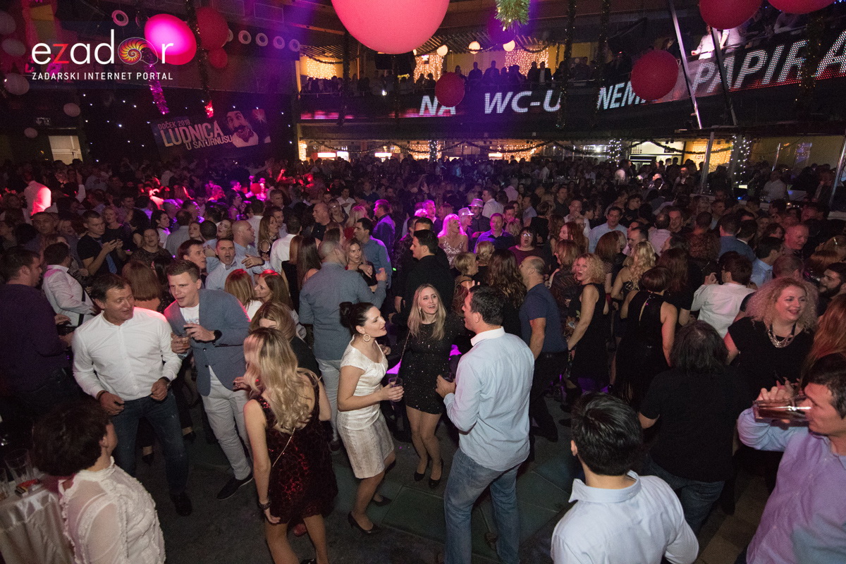 Ludnica u Saturnusu: Najbolji doček u svemiru i šire Ludnica u Saturnusu: Najbolji doček u svemiru i šire