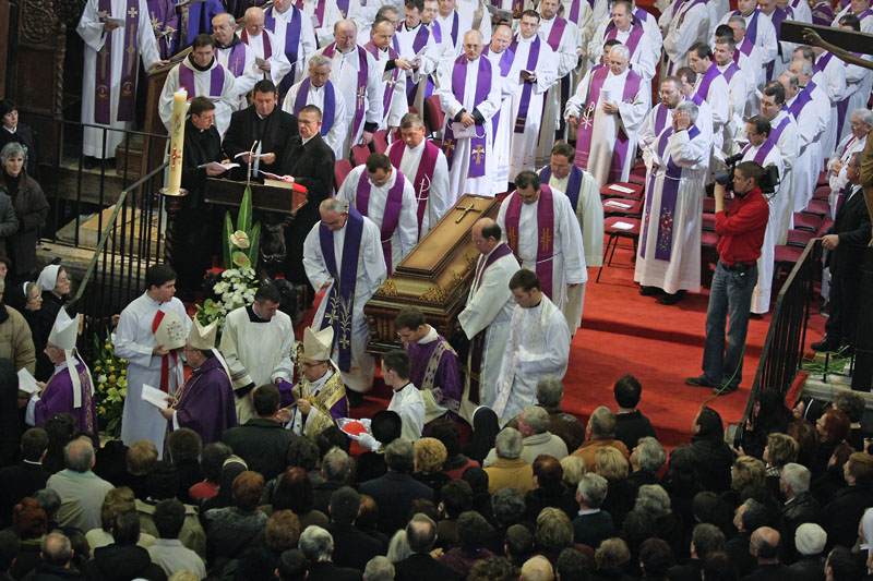 Posljednji ispraćaj nadbiskupa Ivana Prenđe (foto: Marin Gospić)