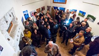 Galerija Kapetanova kula: Svečano otvorenje izložbe “Rastočeno vrime” Stipe Suraća. Foto: Mladen Radolović Mrlja Galerija Kapetanova kula: Svečano otvorenje izložbe “Rastočeno vrime” Stipe Suraća. Foto: Mladen Radolović Mrlja