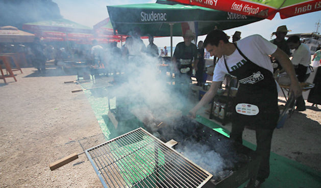 Prvenstvo u roštiljanju na zadarskoj Rivi (foto:Saša Čuka)