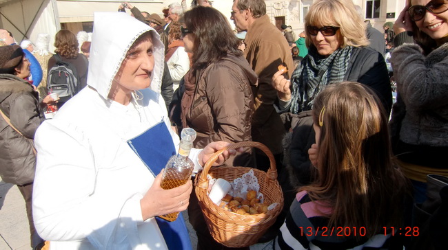 Zadarski karneval 2010: KUD “Druzina” Pag na Narodnom trgu