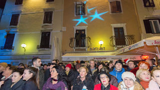 Doček 2017: Najluđa noć na zadarskom Poluotoku privukla više tisuća Zadrana i gostiju Doček 2017: Najluđa noć na zadarskom Poluotoku privukla više tisuća Zadrana i gostiju