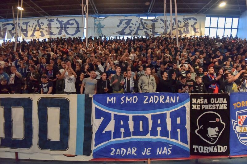 Humanitarno gledanje utakmic Zadar-Cibona (85-84) u Jazinama