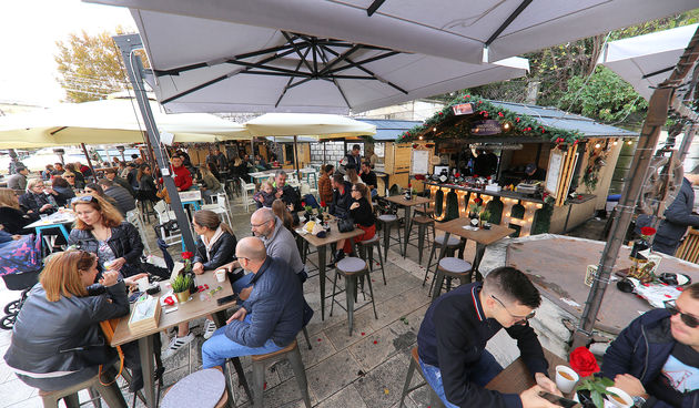 Adventske kućice su otvorile vrata, gastro ponuda je bolja i raznovrsnija nego ikad