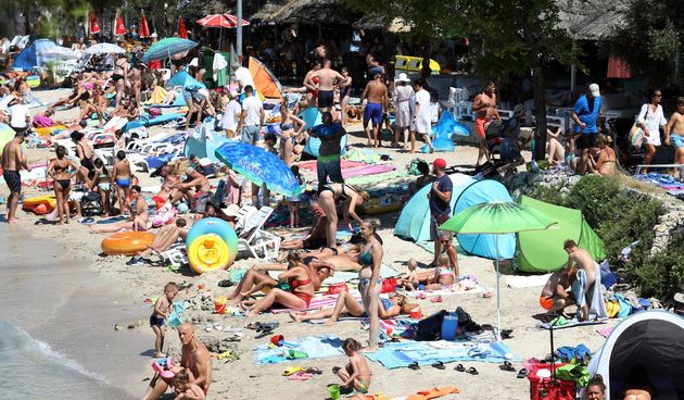 Plaža Slanica na Murteru prepuna je gostiju