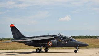 Francuski vojni avioni u vojarni “Pukovnik Mirko Vukušić”u Zemuniku Francuski vojni avioni u vojarni “Pukovnik Mirko Vukušić”u Zemuniku