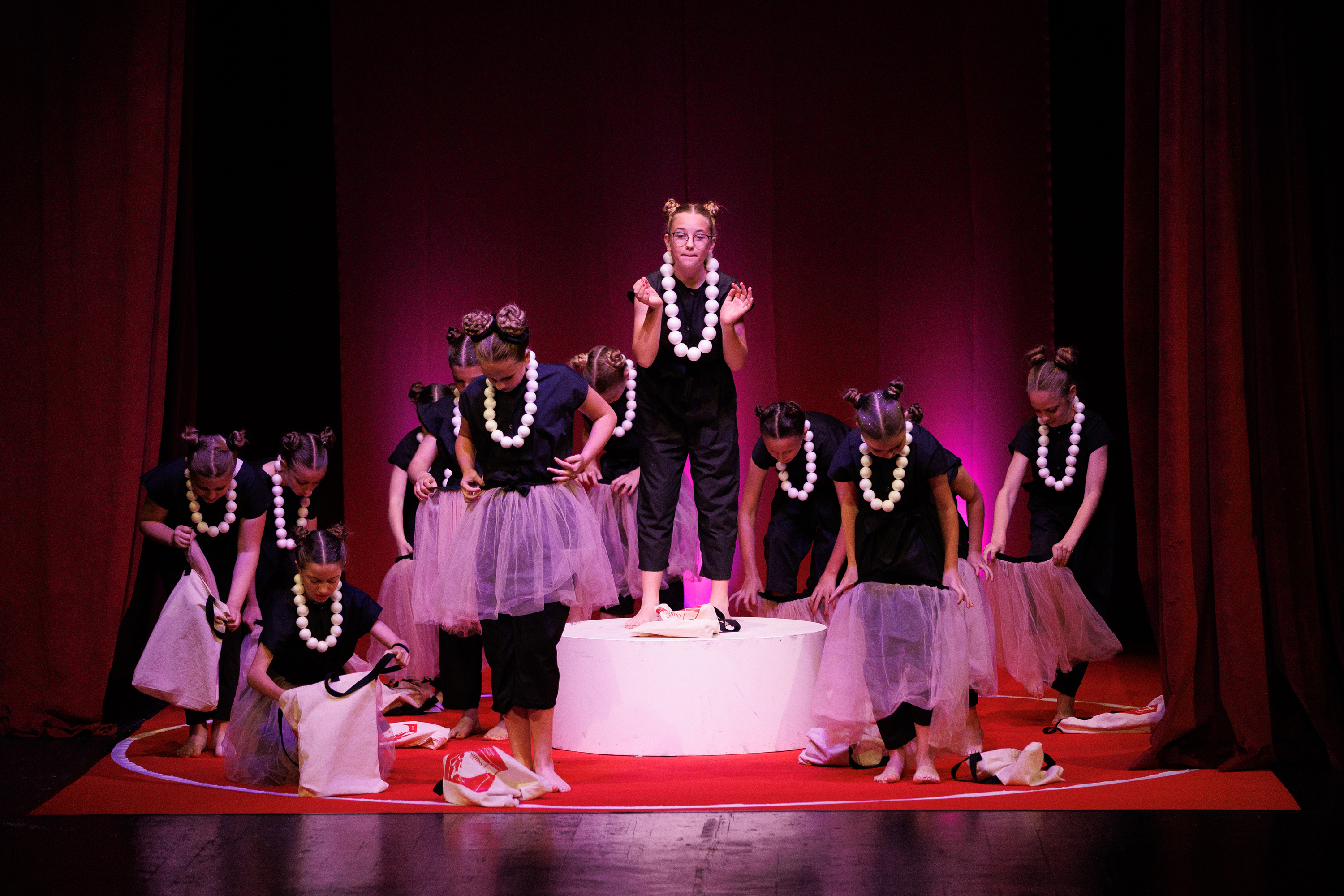 Igrajmo se: Zabranjeno mlađima od 15 strana A