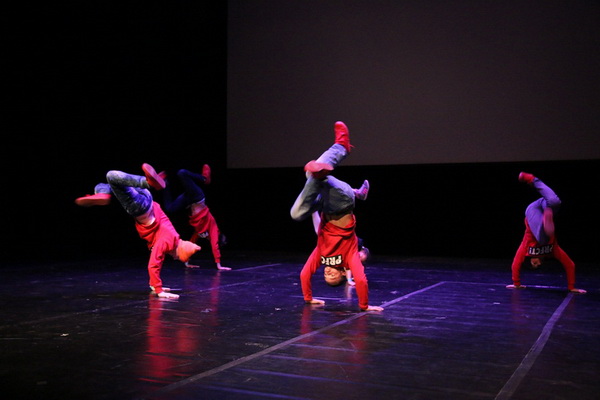 HNK Zadar: 5. Zadarski plesni festival u organizaciji Plesne udruge Gesta okupio je više od 260 plesača HNK Zadar: 5. Zadarski plesni festival u organizaciji Plesne udruge Gesta okupio je više od 260 plesača