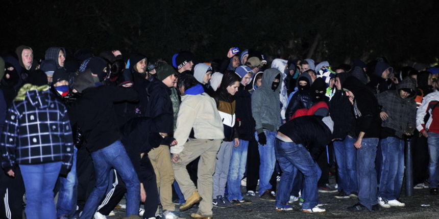 Maribor (Slovenija), 031212.
Prosvjed gradjana Maribora protiv trenutacnog gradonacelnika Franca Kanglera, osumnjicenog za umjesanost u korupciju. Prosvjed je zapoceo okupljanjem nekoliko tisuca ljudi na Trgu Slobode, a zatim se preselio ispred zgrade opc Maribor (Slovenija), 031212.
Prosvjed gradjana Maribora protiv trenutacnog gradonacelnika Franca Kanglera, osumnjicenog za umjesanost u korupciju. Prosvjed je zapoceo okupljanjem nekoliko tisuca ljudi na Trgu Slobode, a zatim se preselio ispred zgrade opc