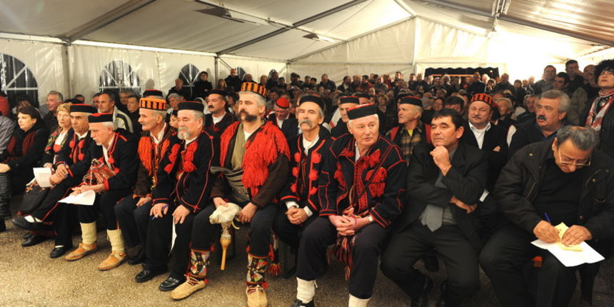 Zadar, 080111.
U Nadinu, selu pokraj Benkovca odrzana je danas 
4. Cvitarijada pod nazivom Najbolji cvitarasi od Nina do Knina. Rijec je o natjecanju u kojem je sudjelovalo oko 
30-ak samoukih sviraca  etno skladbi na usnoj harmonici. 
Na slici: neki su p