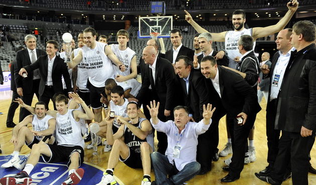 Zagreb, 250410.
Arena Zagreb.
Zavrsnica kosarkaske regionalne lige, finalna utakmica Nlb lige izmedju Cibone i Partizana.
Na slici: Partizan prvak NLB.
Foto: Damir Krajac / CROPIX