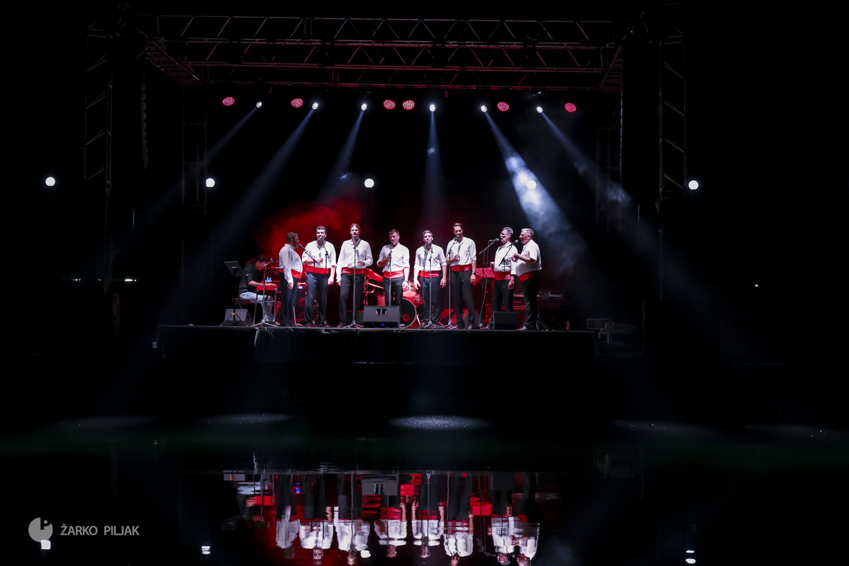 Zorica Kondža i klapa Cambi @ bazen Ilirije u Biogradu