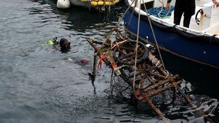 Ronioci kluba Sv. Roko izronili dio starog srušenog mosta u Jazinama, Foto: Mladen Malik