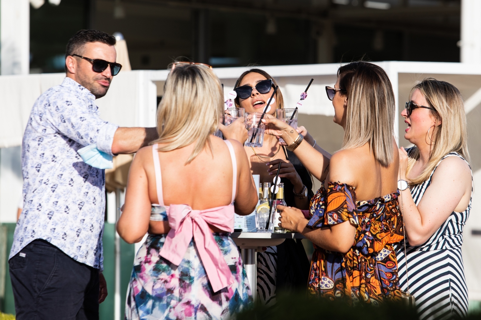 Cosmopolitan pool party @ Hotel Radisson Blue