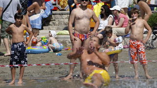 Split, 120611.
Na splitskim Bacvicama odrzano je 7. Prvenstvo svita u piciginu. Naslov pobjednika drugu godinu za redom osvojila je ekipa A1.
Foto: Ante Cizmic / CROPIX Split, 120611.
Na splitskim Bacvicama odrzano je 7. Prvenstvo svita u piciginu. Naslov pobjednika drugu godinu za redom osvojila je ekipa A1.
Foto: Ante Cizmic / CROPIX