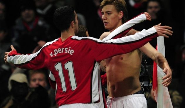 Van Persie i Bendtner (Foto:Reuters)