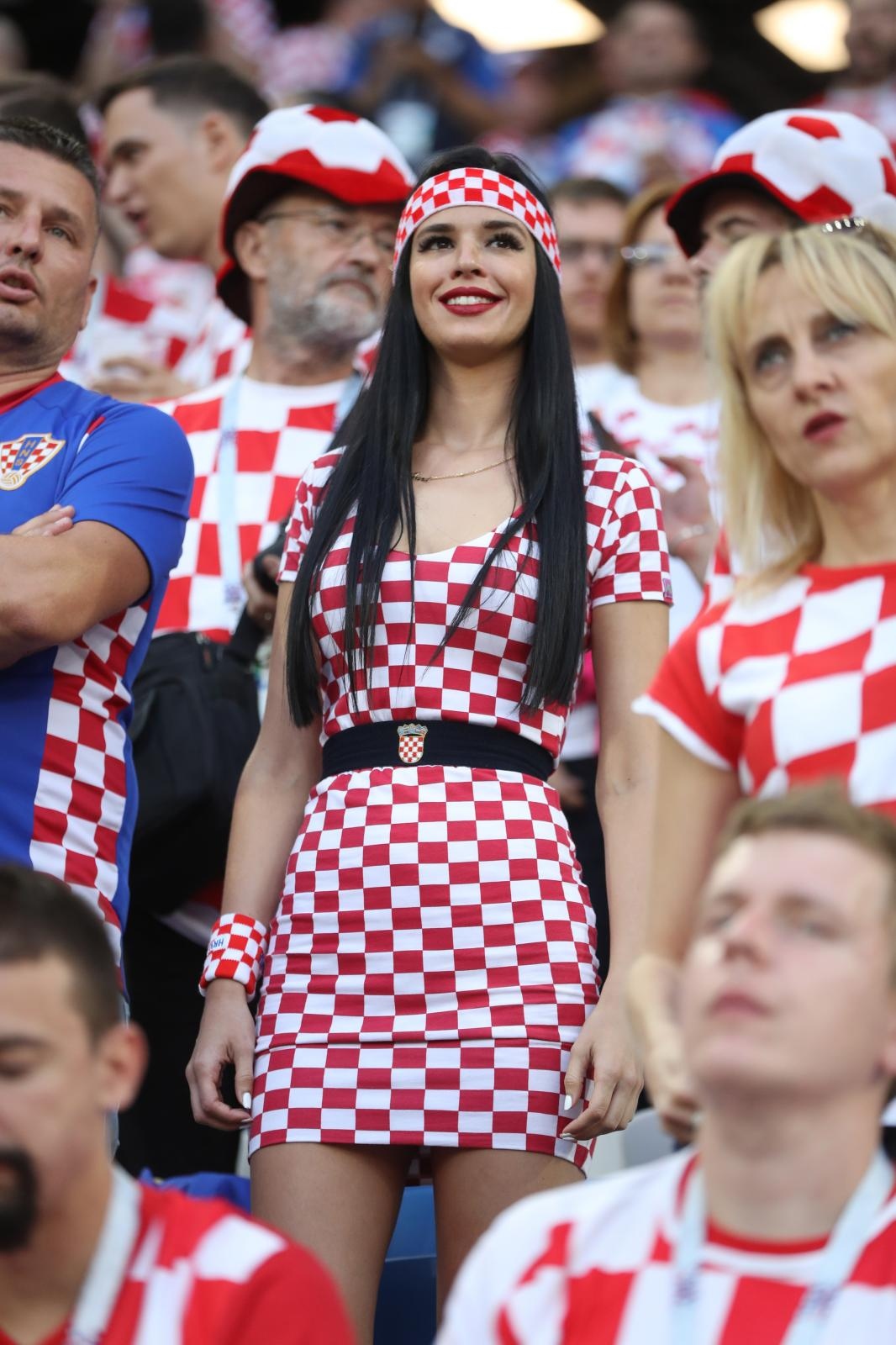 Veseli hrvatski navijači u kockicama ispunili Baltik Arenu u Kalinjingradu Veseli hrvatski navijači u kockicama ispunili Baltik Arenu u Kalinjingradu