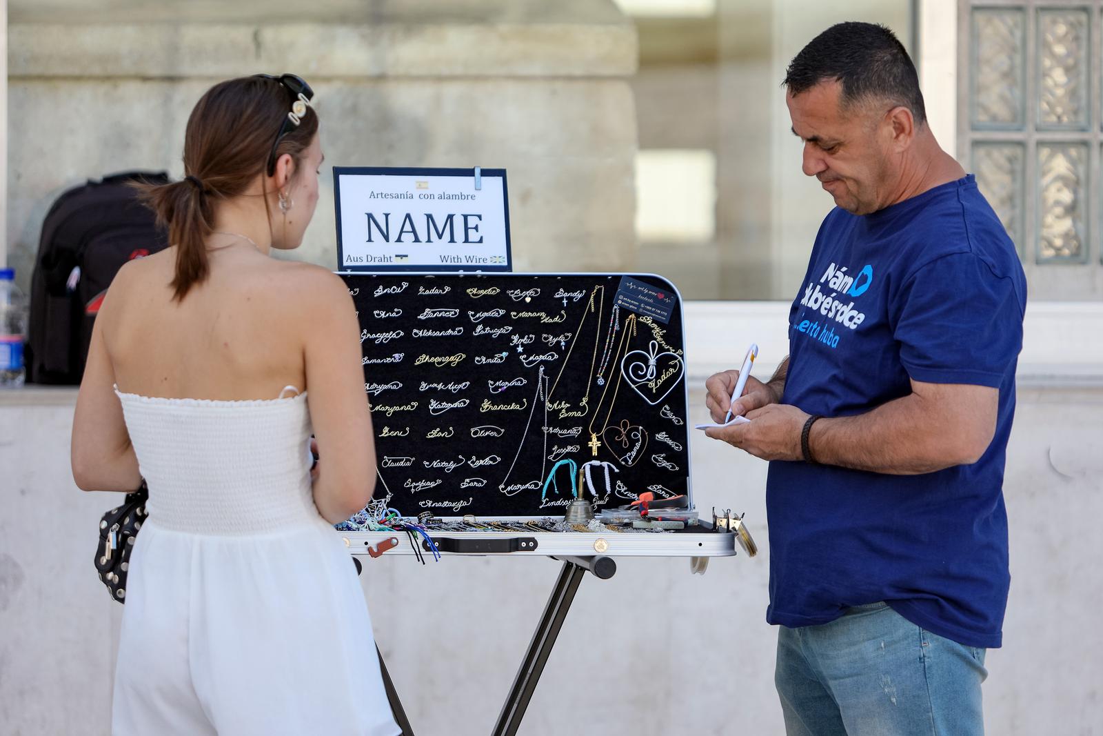 Sunčana nedjelja: Domaći i turisti na ulicama grada Sunčana nedjelja: Domaći i turisti na ulicama grada