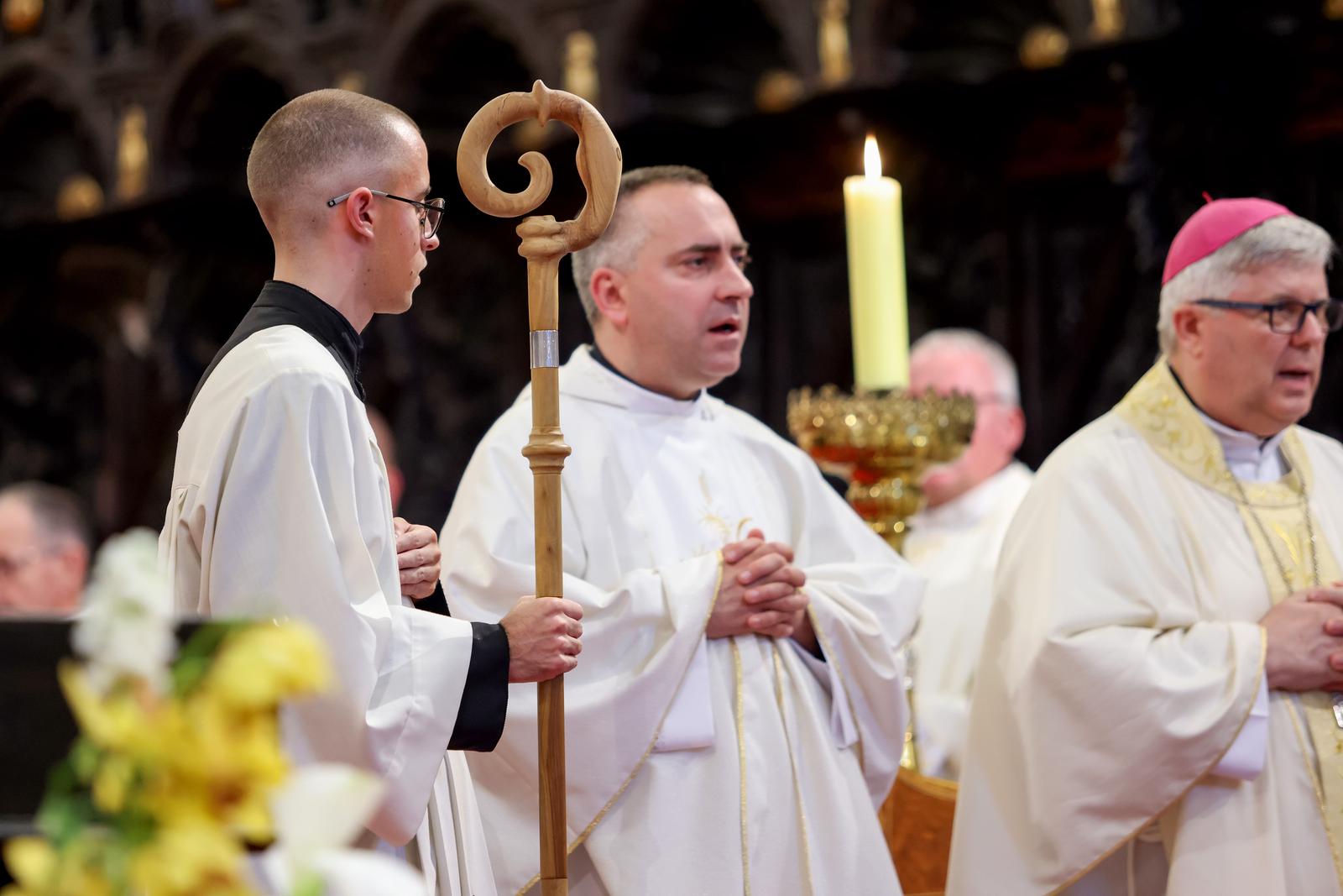 Nadbiskup Milan Zgrablić predvodio misu zadušnicu za Papu Franju Nadbiskup Milan Zgrablić predvodio misu zadušnicu za Papu Franju