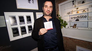 Više od 30.000 ljudi diljem Hrvatske sudjelovalo je 2015. godine u Julius Meinl Poetry projektu te pisanju stihova. A priliku da prvi svoju kavu u 2015. godini plaćaju stihovima imali su Milana Vlaović, Jelena Veljača, Judita Franković, Enes Vejzović, And