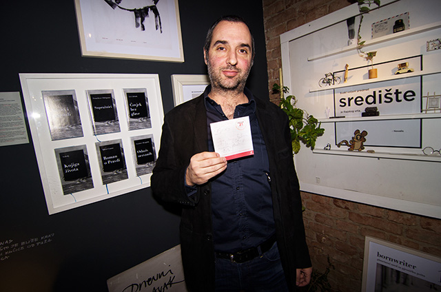 Više od 30.000 ljudi diljem Hrvatske sudjelovalo je 2015. godine u Julius Meinl Poetry projektu te pisanju stihova. A priliku da prvi svoju kavu u 2015. godini plaćaju stihovima imali su Milana Vlaović, Jelena Veljača, Judita Franković, Enes Vejzović, And