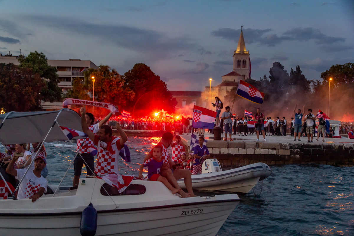 Veličanstven doček četvorice zadarskih Vatrenih od Gradskog mosta do Foruma
