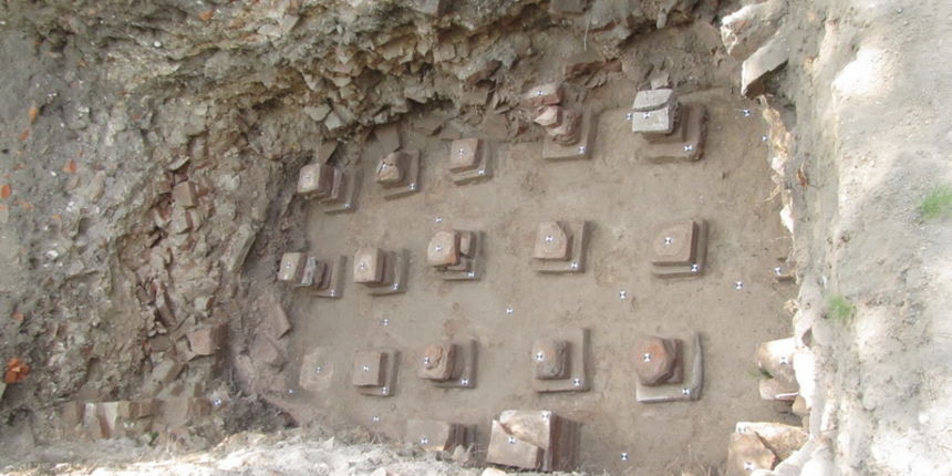 Sisak, 160911.
Zapadne bedeme Siscie, Siska u doba Rimskog carstva otkriveni su u petak, 16. rujna tijekom istraznih radova prigodom dovodjenja infrastrukture za novo sisacko pristaniste u sredistu grada. Arheolozi do sada nisu znali gdje prolazi zapadni