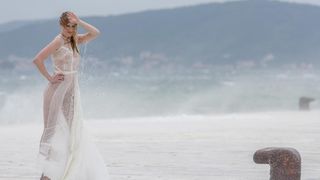 Tijekom snimanja reklamne kampanje valovi doslovno “okupali” manekenku na zadarskoj rivi