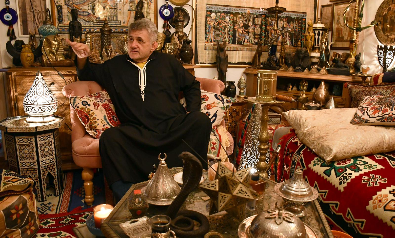 Brođanin Stanislav Hudi živi u kući koju je uredio u egipatskom stilu Brođanin Stanislav Hudi živi u kući koju je uredio u egipatskom stilu