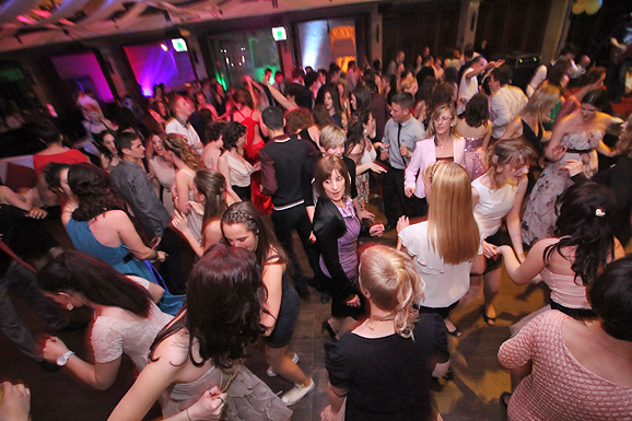 Maturalna večer Gimnazije Vladimira Nazora (foto:Saša Čuka) Maturalna večer Gimnazije Vladimira Nazora (foto:Saša Čuka)