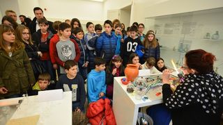 zadar; 9 ozujka 2016 – radionica recikliranja stakla – muzej antickog stakla zadar; 9 ozujka 2016 – radionica recikliranja stakla – muzej antickog stakla