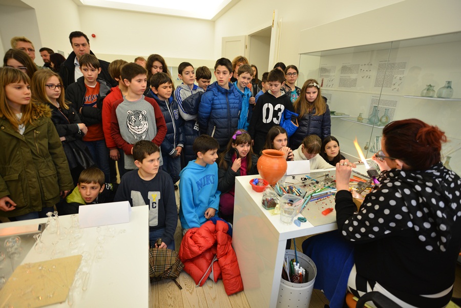 zadar; 9 ozujka 2016 – radionica recikliranja stakla – muzej antickog stakla zadar; 9 ozujka 2016 – radionica recikliranja stakla – muzej antickog stakla