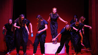 Igrajmo se: Zabranjeno mlađima od 15 strana A