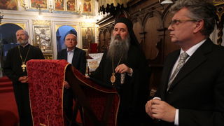 Zadar, 170513.
Crkva sv Ilije, Poluotok.
Veceras je otvorena sakralna riznica pravoslavne crkve sv. Ilije – vrijedne umjetnine i galerija ikona. Javnosti ju je predstavio episkop dalmatinski Fotije. Riznica je obnovljena sredstvima Ministarstva kultur Zadar, 170513.
Crkva sv Ilije, Poluotok.
Veceras je otvorena sakralna riznica pravoslavne crkve sv. Ilije – vrijedne umjetnine i galerija ikona. Javnosti ju je predstavio episkop dalmatinski Fotije. Riznica je obnovljena sredstvima Ministarstva kultur