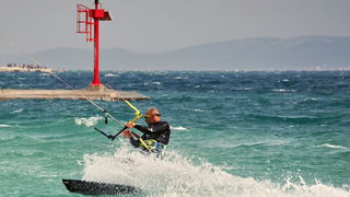 Na krilima juga: surferi i kiteri uživaju na Vitrenjaku