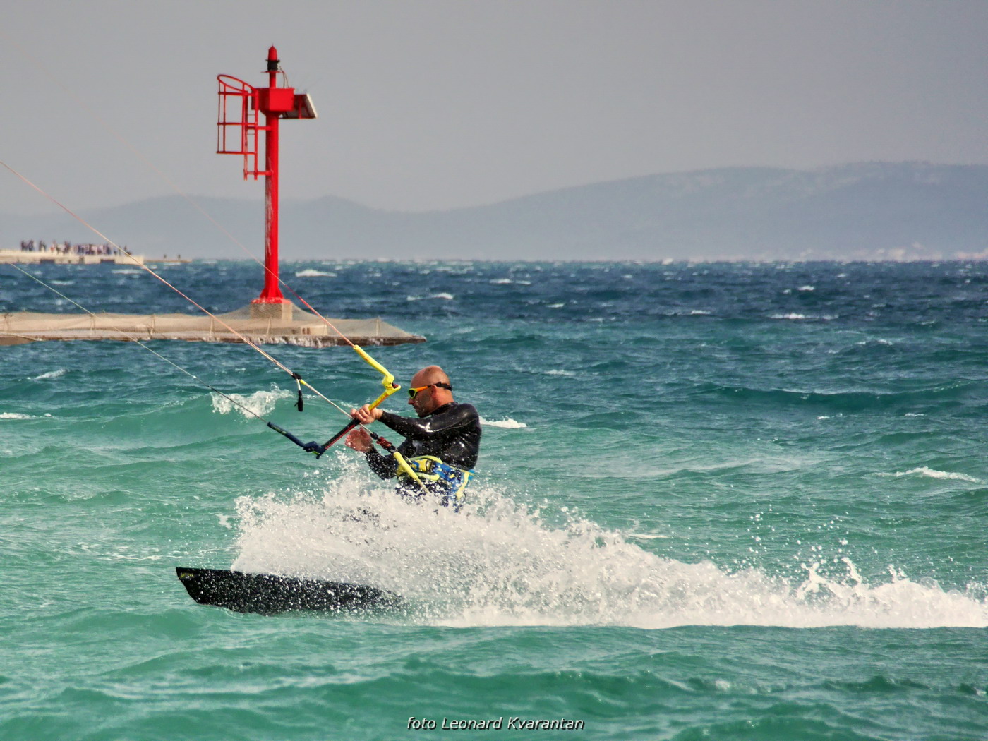 Na krilima juga: surferi i kiteri uživaju na Vitrenjaku
