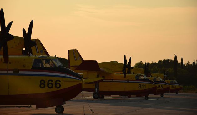 Tri Canadaira upućena na gašenje požara u Imotskom