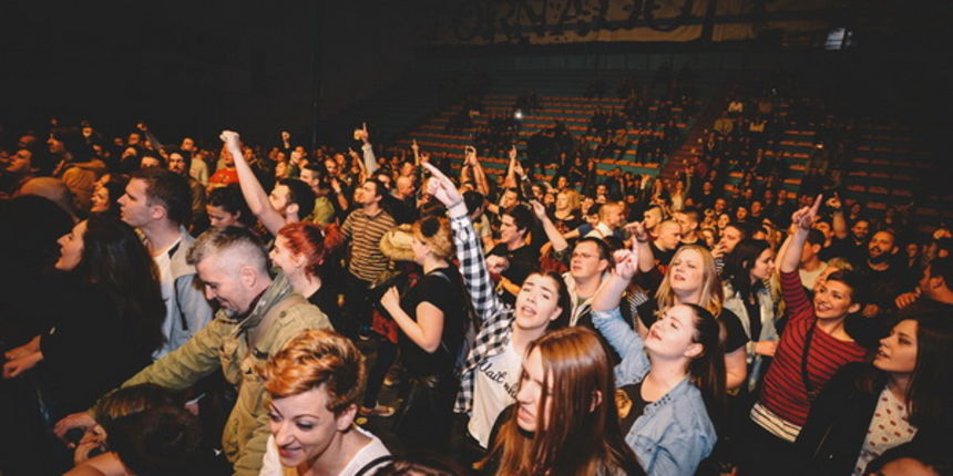 Hladno pivo je u dvorani Jazine odradilo vrhunski dvosatni koncert na oduševljenje publike Hladno pivo je u dvorani Jazine odradilo vrhunski dvosatni koncert na oduševljenje publike