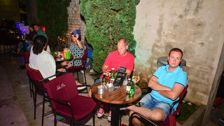 Klapa Contra oduševila u Teatro Baru i Zlatnom kutiću. Foto: Iva Perinčić Klapa Contra oduševila u Teatro Baru i Zlatnom kutiću. Foto: Iva Perinčić