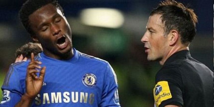 John Obi Mikel i sudac Clattenburg, foto: dailymail.co.uk John Obi Mikel i sudac Clattenburg, foto: dailymail.co.uk