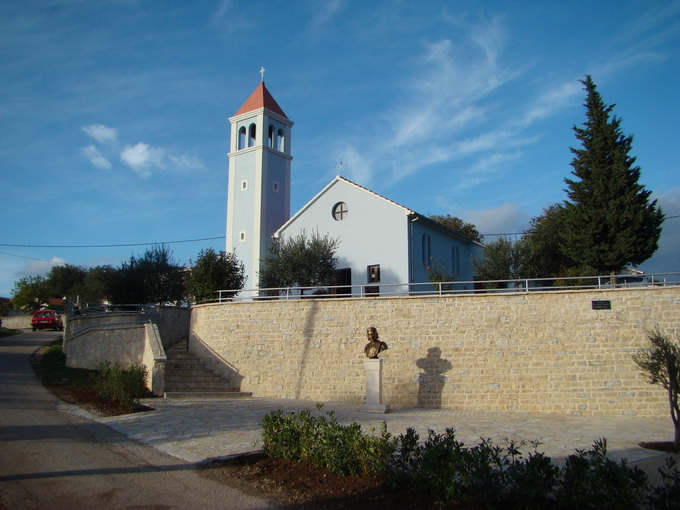 U Buliću otkriveno poprsje don Petra Nakića, foto: Marko Ledenko U Buliću otkriveno poprsje don Petra Nakića, foto: Marko Ledenko