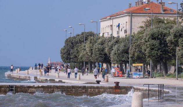 Olujno jugo na zadarskoj rivi