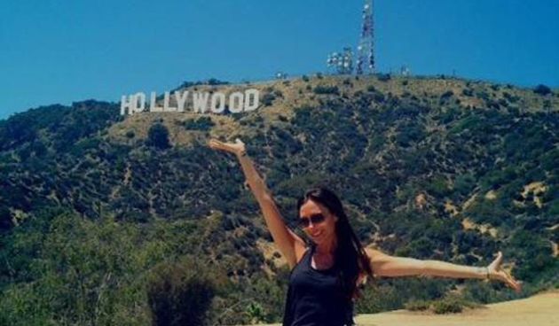 U kratkom kombinezonu otkrila koliko je zaista mršava