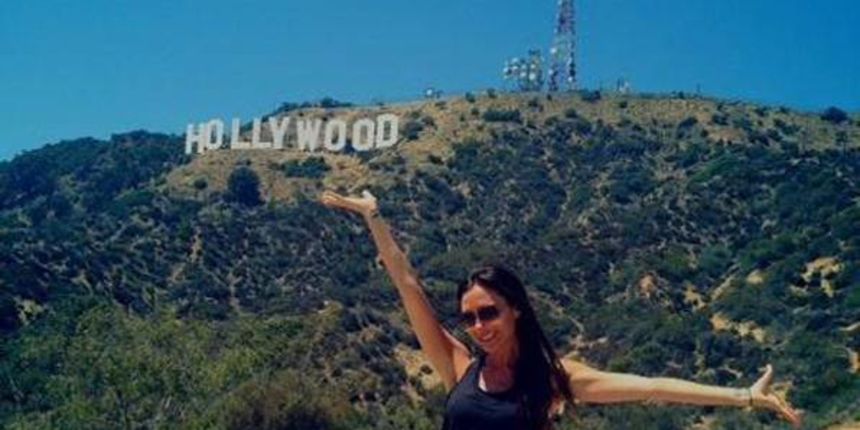 U kratkom kombinezonu otkrila koliko je zaista mršava U kratkom kombinezonu otkrila koliko je zaista mršava