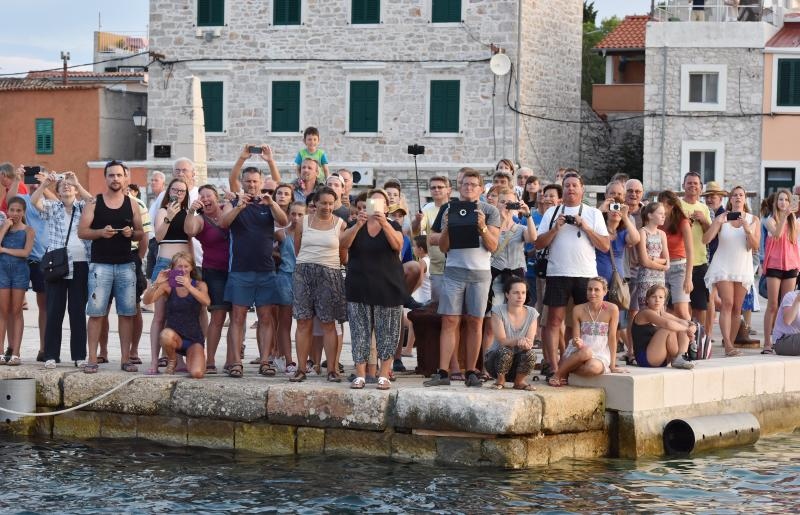 Krapanj: Održana tradicionalna ženska regata gajeta na vesla. Photo: Hrvoje Jelavić/PIXSELL Krapanj: Održana tradicionalna ženska regata gajeta na vesla. Photo: Hrvoje Jelavić/PIXSELL