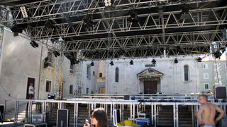 Pozornica i tribine za koncert Josea Carrerasa