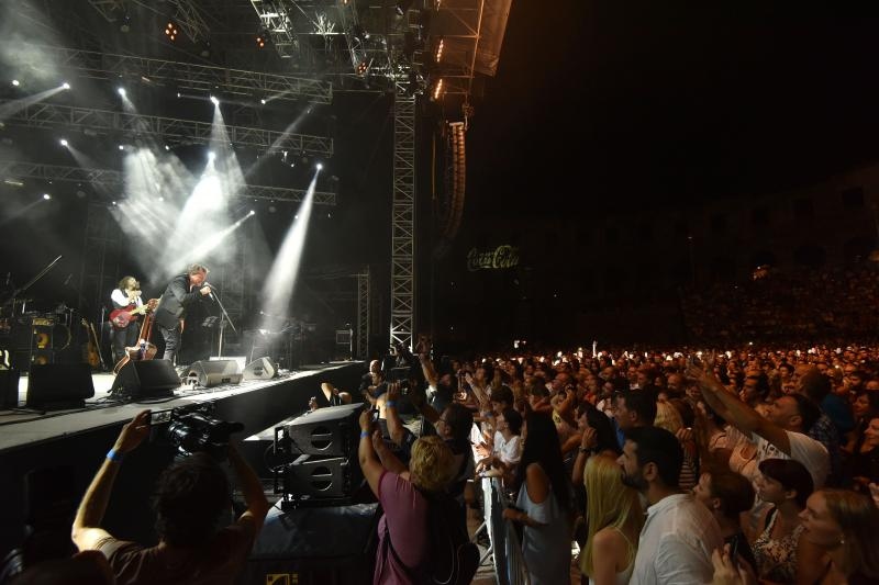 Koncert Olivera Dragojevića i Zlatana Stipišića u pulskoj Areni. Kao gosti nastupili su 2CELLOS. Photo: Duško Marušić/PIXSELL