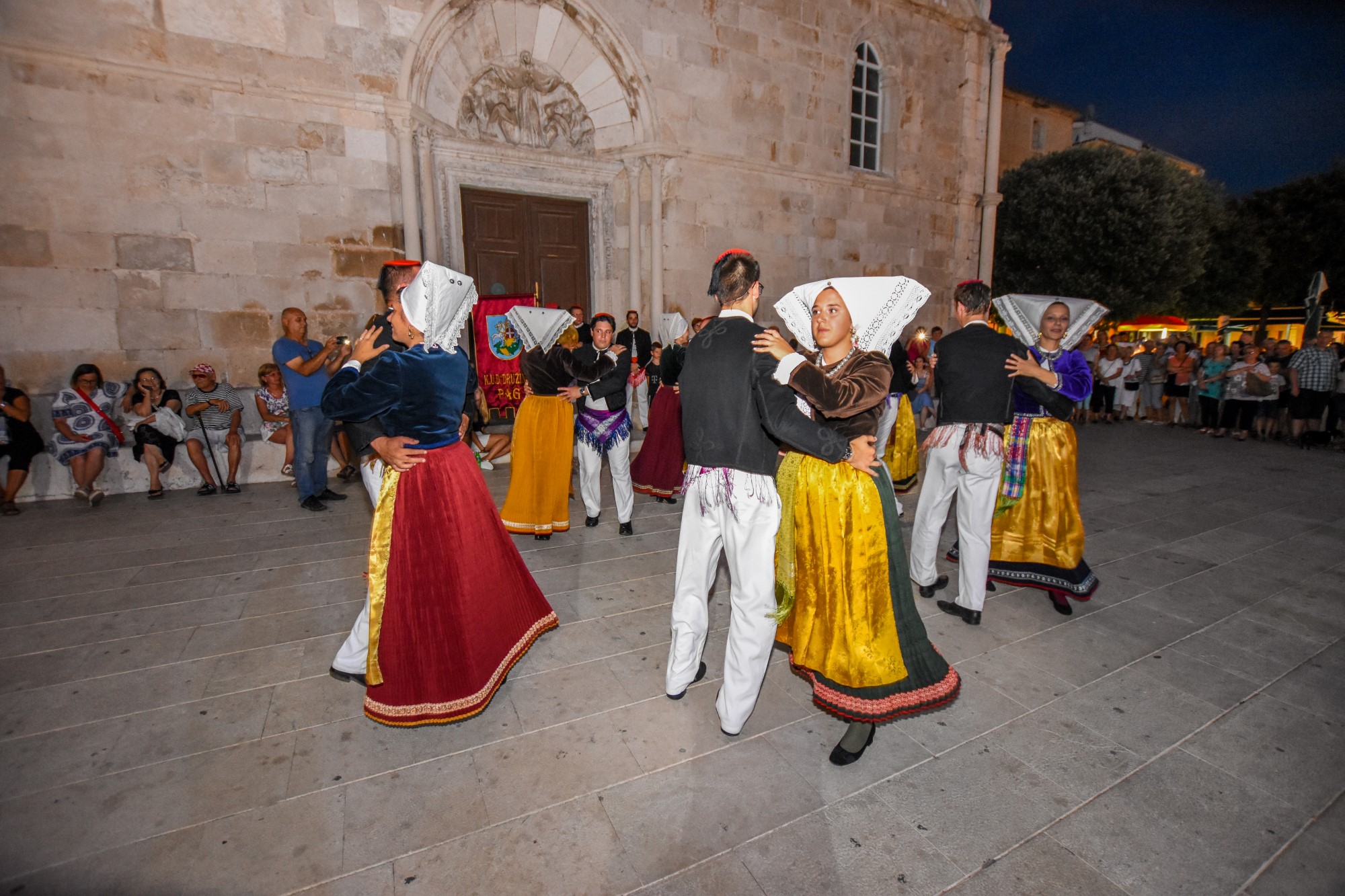 Etno večer s KUD Družina u Pagu Etno večer s KUD Družina u Pagu
