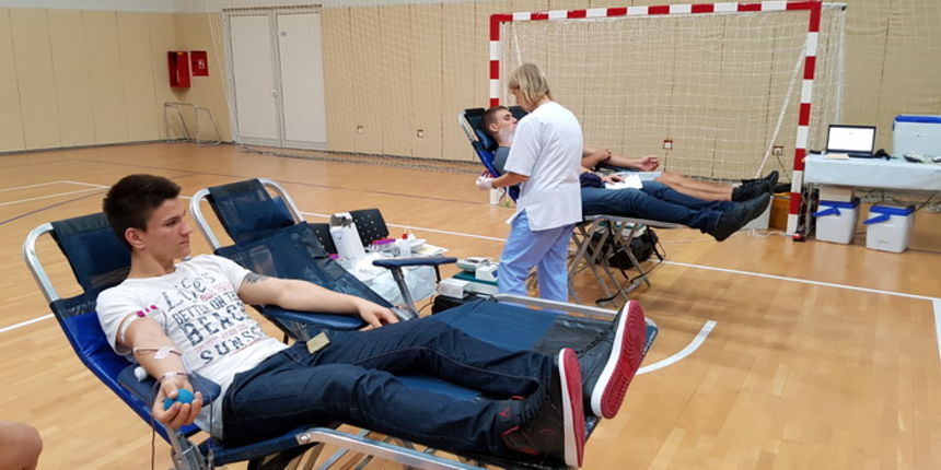 U organizaciji sekcije HZSN Zadar u dvorani 1 SC Višnjik održana je akcija dobrovoljnog darivanja krvi na kojoj je prikupljeno 25 doza tekućine koja život znači. Foto: Mladen Malik U organizaciji sekcije HZSN Zadar u dvorani 1 SC Višnjik održana je akcija dobrovoljnog darivanja krvi na kojoj je prikupljeno 25 doza tekućine koja život znači. Foto: Mladen Malik