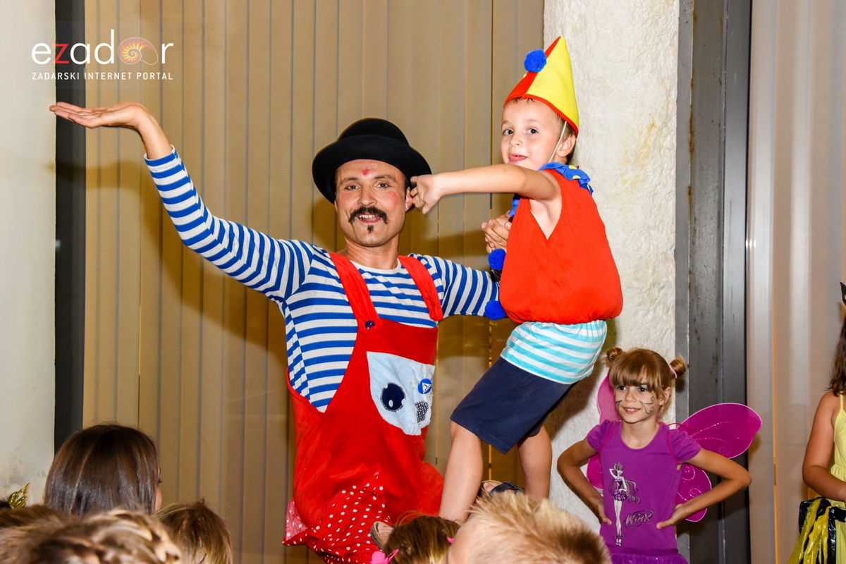Dječjim karnevalskim danom započeo 59. Paški ljetni karneval